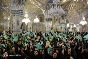 گلباران حرم مطهر رضوی در روز ولادت حضرت معصومه (سلام الله علیها)