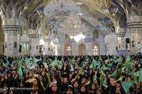 گلباران حرم مطهر رضوی در روز ولادت حضرت معصومه (سلام الله علیها)