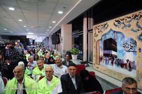 اعزام نخستین کاروان زائران ایرانی حج تمتع 97