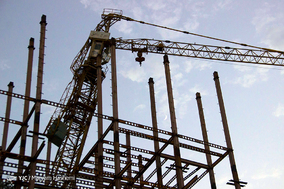 خطر سقوط جرثقیل در کرج