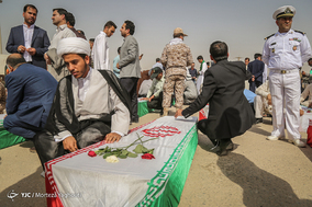 ورود پیکر مطهر ۷۵ شهید دفاع مقدس از مرز شلمچه