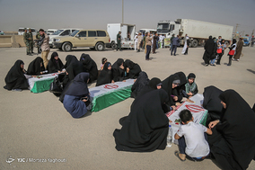 ورود پیکر مطهر ۷۵ شهید دفاع مقدس از مرز شلمچه