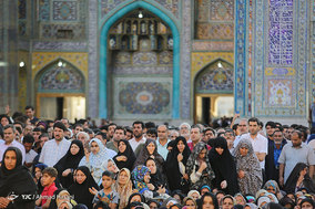 مراسم تعویض پرچم گنبد و پوشش ضریح حرم مطهر رضوی