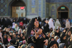 مراسم تعویض پرچم گنبد و پوشش ضریح حرم مطهر رضوی