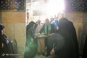 مراسم تعویض پرچم گنبد و پوشش ضریح حرم مطهر رضوی