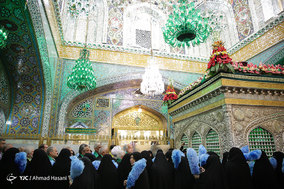 مراسم تعویض پرچم گنبد و پوشش ضریح حرم مطهر رضوی