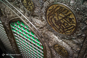 مراسم تعویض پرچم گنبد و پوشش ضریح حرم مطهر رضوی