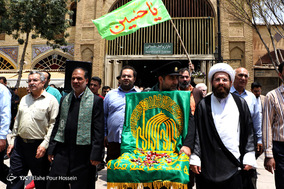 کاروان زیر سایه خورشید در شیراز