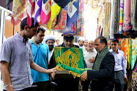 کاروان زیر سایه خورشید در شیراز