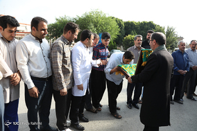 حضور خادمین بارگاه امام رضا(ع) در بیمارستان شهدای کرمانشاه