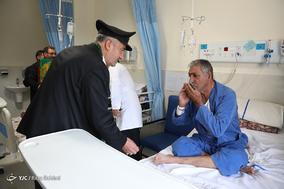حضور خادمین بارگاه امام رضا(ع) در بیمارستان شهدای کرمانشاه