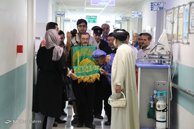 حضور خادمین بارگاه امام رضا(ع) در بیمارستان شهدای کرمانشاه