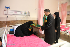 حضور خادمین بارگاه امام رضا(ع) در بیمارستان شهدای کرمانشاه