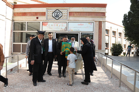 حضور خادمین بارگاه امام رضا(ع) در بیمارستان شهدای کرمانشاه