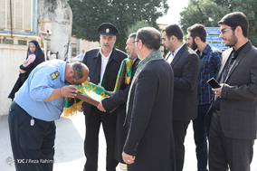 حضور خادمین بارگاه امام رضا(ع) در بیمارستان شهدای کرمانشاه