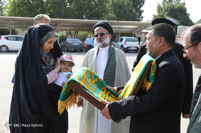 حضور خادمین بارگاه امام رضا(ع) در بیمارستان شهدای کرمانشاه