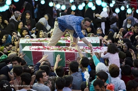 استقبال از دو شهید گمنام عملیات رمضان با حضور کاروان زیر سایه خورشید