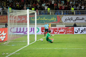دیدار تیم های فوتبال پرسپولیس تهران‎ و پدیده مشهد