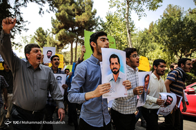 تجمع اعتراضی دانشجویان در پی بازرسی بازرسان آژانس بین‌المللی انرژی اتمی از دانشگاه‌ها