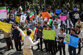 تجمع اعتراضی دانشجویان در پی بازرسی بازرسان آژانس بین‌المللی انرژی اتمی از دانشگاه‌ها