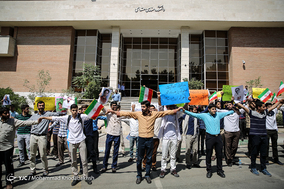 تجمع اعتراضی دانشجویان در پی بازرسی بازرسان آژانس بین‌المللی انرژی اتمی از دانشگاه‌ها