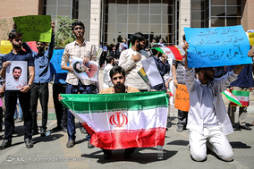 تجمع اعتراضی دانشجویان در پی بازرسی بازرسان آژانس بین‌المللی انرژی اتمی از دانشگاه‌ها