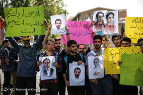 تجمع اعتراضی دانشجویان در پی بازرسی بازرسان آژانس بین‌المللی انرژی اتمی از دانشگاه‌ها