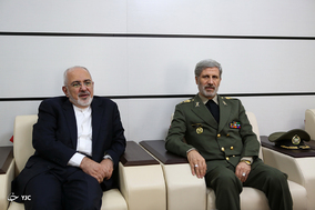 بازدید وزیر امور خارجه از توانمندیهای وزارت دفاع
