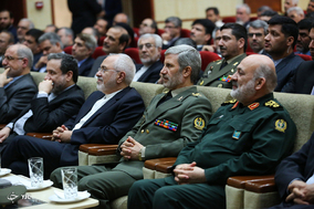 بازدید وزیر امور خارجه از توانمندیهای وزارت دفاع