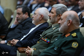 بازدید وزیر امور خارجه از توانمندیهای وزارت دفاع