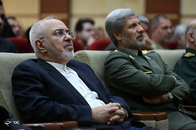 بازدید وزیر امور خارجه از توانمندیهای وزارت دفاع