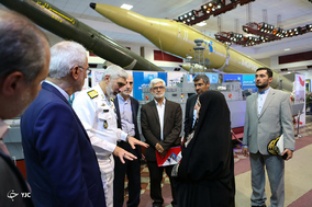 بازدید وزیر امور خارجه از توانمندیهای وزارت دفاع