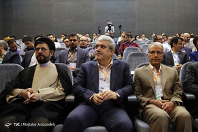 نشست دکتر سورنا ستاری با نخبگان بازگشته به کشور