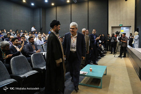 نشست دکتر سورنا ستاری با نخبگان بازگشته به کشور