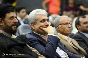 نشست دکتر سورنا ستاری با نخبگان بازگشته به کشور
