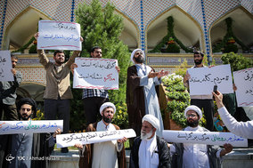 نجمع جمعی از روحانیون انقلابی مشهد در اعتراض به وضعیت بد معیشتی مردم