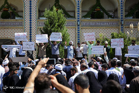 نجمع جمعی از روحانیون انقلابی مشهد در اعتراض به وضعیت بد معیشتی مردم