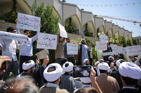 نجمع جمعی از روحانیون انقلابی مشهد در اعتراض به وضعیت بد معیشتی مردم