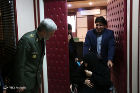 دیدار خانواده معظم شهدای مدافع حرم و دفاع مقدس با وزیر دفاع