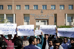 تجمع دانشجویان و طلاب انقلابی مشهد مقابل دادگستری کل خراسان رضوی