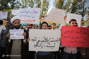 تجمع دانشجویان و طلاب انقلابی مشهد مقابل دادگستری کل خراسان رضوی