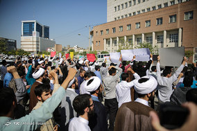 تجمع دانشجویان و طلاب انقلابی مشهد مقابل دادگستری کل خراسان رضوی