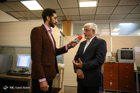 حضور محمدرضا عارف در باشگاه خبرنگاران جوان
