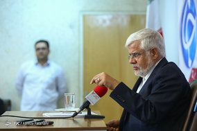 حضور محمدرضا عارف در باشگاه خبرنگاران جوان