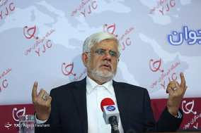حضور محمدرضا عارف در باشگاه خبرنگاران جوان