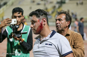 دیدار تیم های فوتبال استقلال خوزستان و پرسپولیس