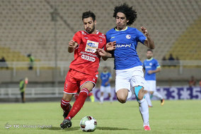 دیدار تیم های فوتبال استقلال خوزستان و پرسپولیس