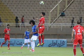 دیدار تیم های فوتبال استقلال خوزستان و پرسپولیس