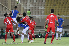 دیدار تیم های فوتبال استقلال خوزستان و پرسپولیس