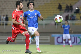 دیدار تیم های فوتبال استقلال خوزستان و پرسپولیس